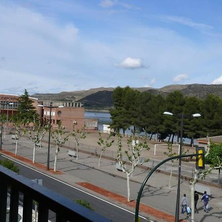 Hostal Rodes Mequinenza Kültér fotó