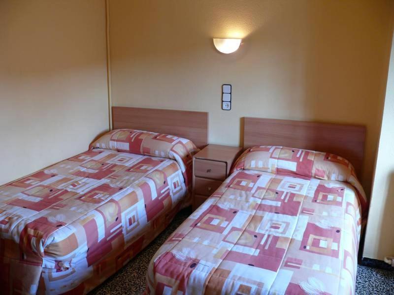 Hostal Rodes Mequinenza Szoba fotó