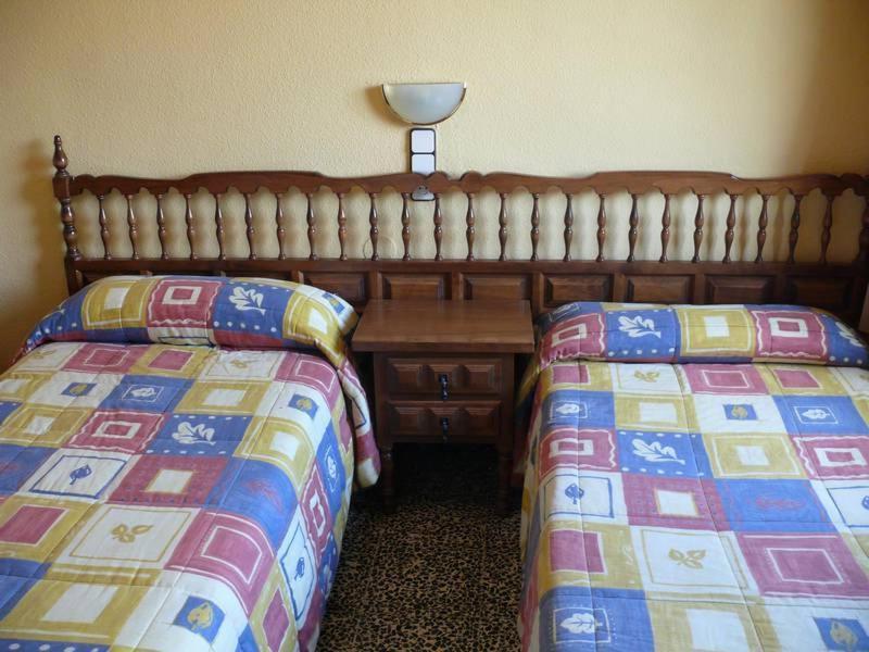 Hostal Rodes Mequinenza Szoba fotó
